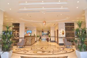 a lobby of a hotel with a reception desk and plants at حياة إن للأجنحة الفندقية -جده in Jeddah