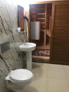 A bathroom at Aden River