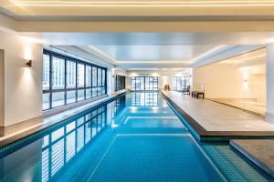 A piscina em ou perto de Avani Metropolis Auckland Residences