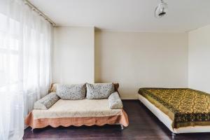 a small bedroom with a bed and a window at Dekabrist Apartment Belika 13 in Chita