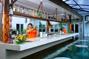 Nápoje v ubytování HARRIS Hotel & Residences Riverview Kuta, Bali
