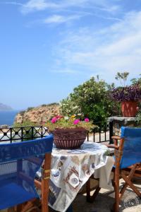 Una vista de la alberca en Kalymnos Skalia Mountain-Sea o alrededores