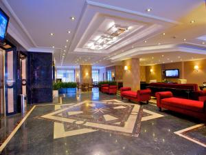 TV a/nebo společenská místnost v ubytování Hotel Grand Emin