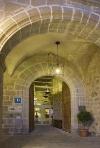 The facade or entrance of Parador de Plasencia
