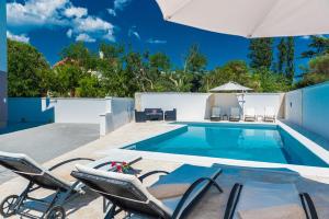 Zdjęcie z galerii obiektu Villa Star 1 luxury apartment with a pool w Novalji