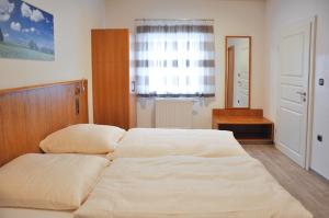 Postel nebo postele na pokoji v ubytování Garni Hotel Alber
