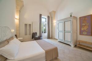 A bed or beds in a room at Nuvole Barocche