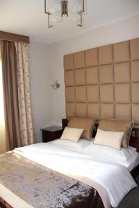 Tempat tidur dalam kamar di Ö Cedres Apartments