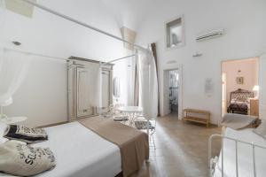 A bed or beds in a room at Nuvole Barocche