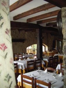 Restoran või mõni muu söögikoht majutusasutuses Hostal de la Rovira