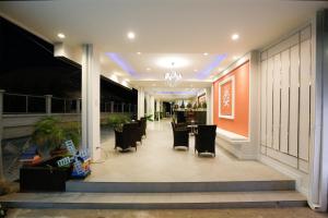 Lobbyen eller receptionen på Hua Hin White Villa Hotel - SHA Certified + 49 billeder