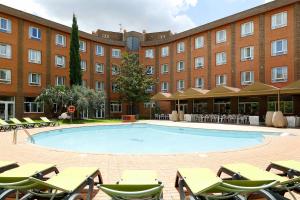 Bazén v ubytování Hotel SB Corona Tortosa nebo v jeho okolí