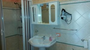 A bathroom at Il Laghetto