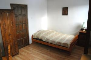 เตียงในห้องที่ Leszczynowy dworek