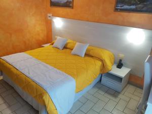 A bed or beds in a room at Il Laghetto