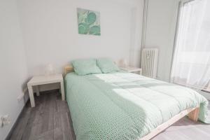 Grand appartement lumineux Toulon Centre Villeにあるベッド