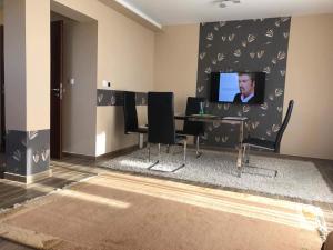 Televízia a/alebo spoločenská miestnosť v ubytovaní Tommy Apartman 2.0