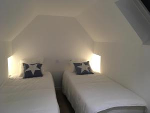 Ένα ή περισσότερα κρεβάτια σε δωμάτιο στο LA VILLE A LA MER N°3