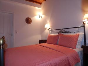 Posteľ alebo postele v izbe v ubytovaní Nisiotiko house in Tinos near the beach