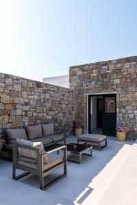 Uma área de estar em Mykonos Drops