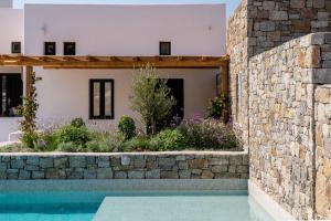 A piscina localizada em Mykonos Drops ou nos arredores