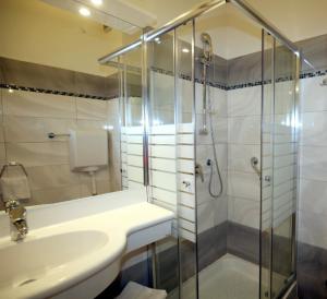 Kúpeľňa v ubytovaní Hotel Excelsior + 34 fotografií