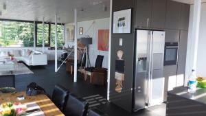 Kuchnia lub aneks kuchenny w obiekcie Glas House - Design Holiday Home