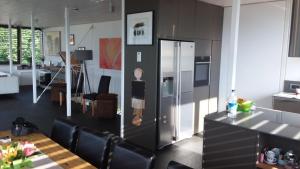 Kuchnia lub aneks kuchenny w obiekcie Glas House - Design Holiday Home