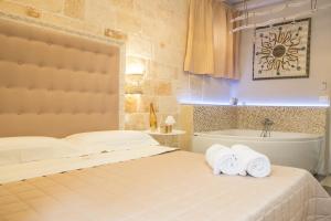 a bedroom with two beds and a bath tub at HolidayMonopoli in Monopoli