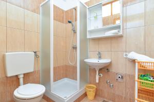 Koupelna v ubytování Apartments Denis 344
