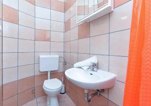 Koupelna v ubytování Apartments Denis 344