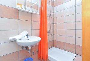 Koupelna v ubytování Apartments Denis 344