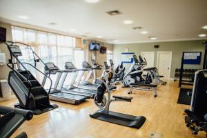 Fitness centrum a/nebo fitness zařízení v ubytování Danesfield House Hotel And Spa