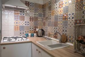 a kitchen with a stove and a sink at HolidayMonopoli in Monopoli