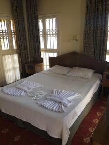 Ein Bett oder Betten in einem Zimmer der Unterkunft Antik Ridvan Hotel