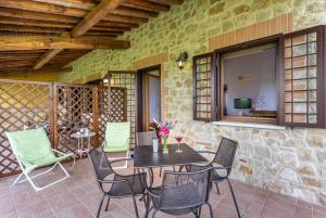 Patio alebo iná vonkajšia časť ubytovania Agriturismo Dei Casali