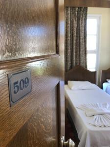 Ein Bett oder Betten in einem Zimmer der Unterkunft Antik Ridvan Hotel