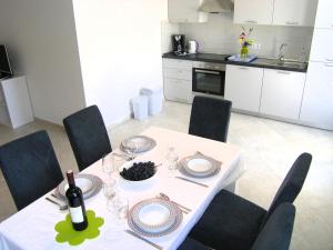 Kuchyňa alebo kuchynka v ubytovaní Apartman Danijel