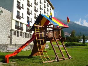 Aire de jeux pour enfants de l'établissement Hotel Granit Tatranske Zruby