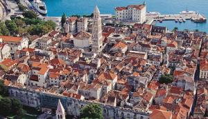 Nespecifikovaný výhled na destinaci Split nebo výhled na město při pohledu z apartmánu