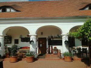 The facade or entrance of Régi Csárda és Panzió Még 14 kép