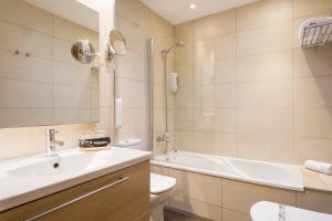 Kúpeľňa v ubytovaní Hotel Acta Azul Barcelona