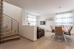 TV a/nebo společenská místnost v ubytování Apartments Villa 19