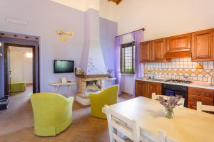 Kuchyňa alebo kuchynka v ubytovaní Agriturismo Dei Casali