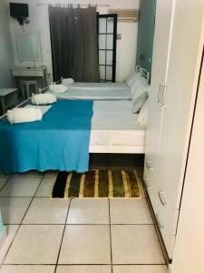 Postel nebo postele na pokoji v ubytování Contaratos Holiday Lettings