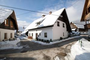 Zdjęcie z galerii obiektu Apartments and Rooms Ražen w Bohinju