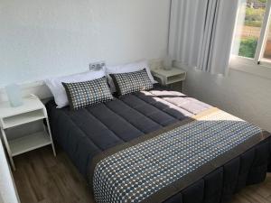 Posteľ alebo postele v izbe v ubytovaní Apartamentos AR Muntanya Mar