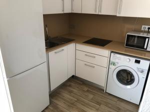 Kuchyňa alebo kuchynka v ubytovaní Apartamentos AR Muntanya Mar