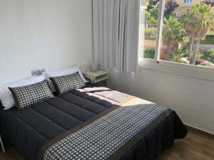 Posteľ alebo postele v izbe v ubytovaní Apartamentos AR Muntanya Mar
