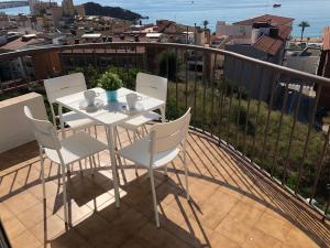 Balkón alebo terasa v ubytovaní Apartamentos AR Muntanya Mar